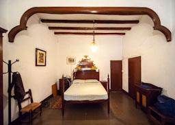 CAN CRUZATE 
DORMITORI 
LLIT DE THOS I CODINA