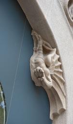 DRAC A LA FAÇANA DE LA CASA LLEO MORERA