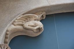 DRAC A LA FAÇANA DE LA CASA LLEO MORERA