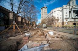 RESTES PAVIMENT DE LA CASERNA DE DRASSANES 
EXCAVACIONS PORTAL DE LA PAU 2023