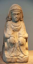 D-DAMA SEDENTE-PROCEDENT DEL CERRO DE LOS ANGELES MONTALEGRE DEL CASTILLO CACERES 
MUSEO ARQUEOLÓGICO NACIONAL