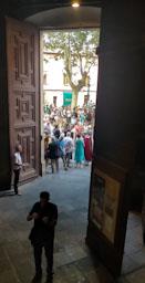 BASILICA SANTA MARIA ENTRADA AUTORITATS A L´OFICI DE LES SANTES