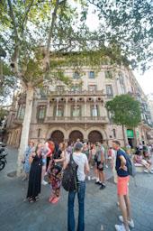 CASA MARFA PASSEIG DE GRÀCIA AMB TURISTES