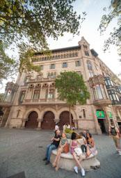 CASA MARFA PASSEIG DE GRÀCIA AMB TURISTES