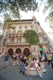 CASA MARFA PASSEIG DE GRÀCIA AMB TURISTES