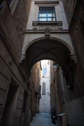 CARRER D´HERCULES FAÇANA LATERAL ESGLESIA SANT JUST I PASTOR