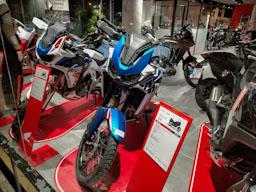 BOTIGA MOTOS HONDA AVGDA LLUIS COMPANYS 1 MATARO