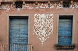 ESGRAFIAT CASA PINTOR ANTONI BOIX CARRER DE CUBA MATARO