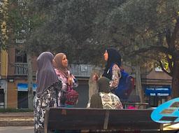 PLAÇA ANDALUCIA DONES ARABS