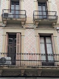 ESGRAFIATS CARRER D´ARGENTONA MATARO 
