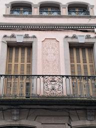 ESGRAFIATS CARRER D´ARGENTONA MATARO 
