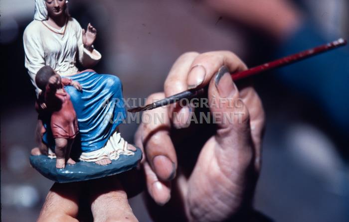 FABRICACIO ARTESANAL DE FIGURES PESSEBRE BARCELONA 1970
