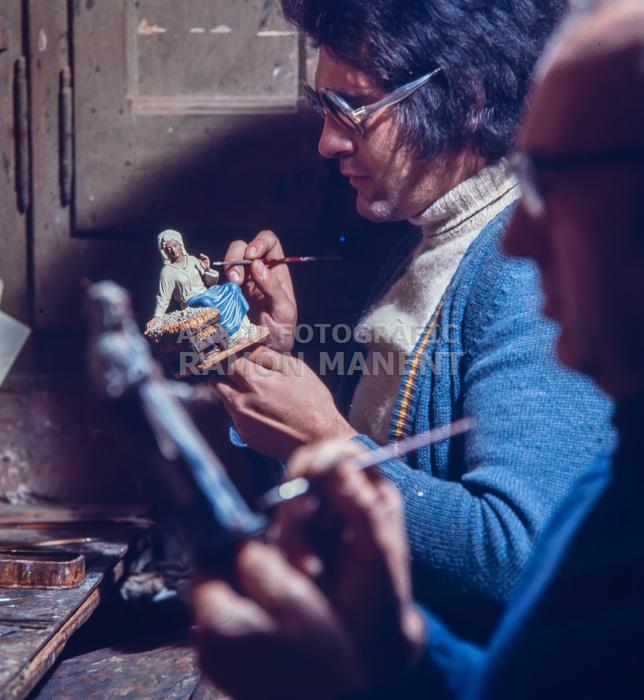FABRICACIO ARTESANAL DE FIGURES PESSEBRE BARCELONA 1970