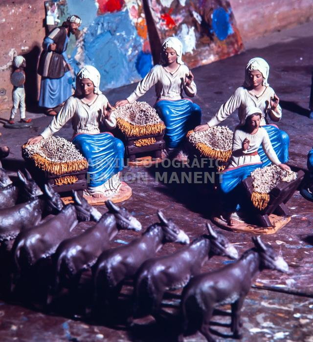 FABRICACIO ARTESANAL DE FIGURES PESSEBRE BARCELONA 1970