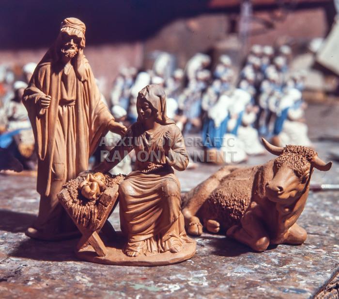 FABRICACIO ARTESANAL DE FIGURES PESSEBRE BARCELONA 1970