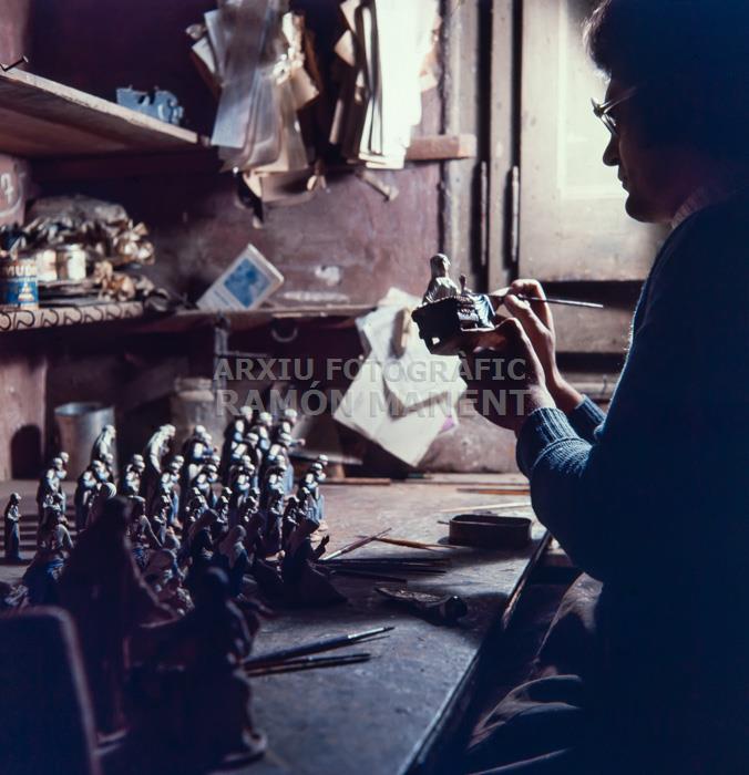 FABRICACIO ARTESANAL DE FIGURES PESSEBRE BARCELONA 1970