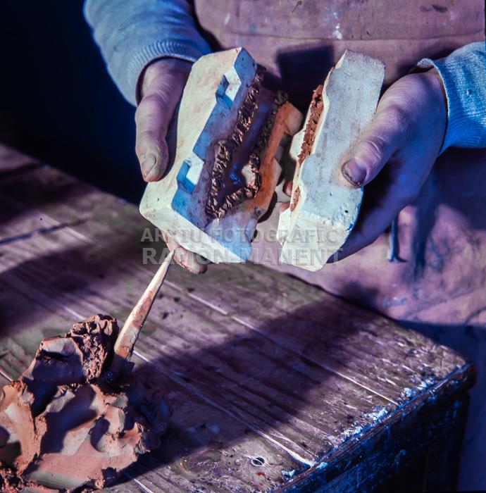 FABRICACIO ARTESANAL DE FIGURES PESSEBRE BARCELONA 1970