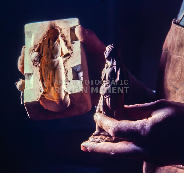 FABRICACIO ARTESANAL DE FIGURES PESSEBRE BARCELONA 1970
