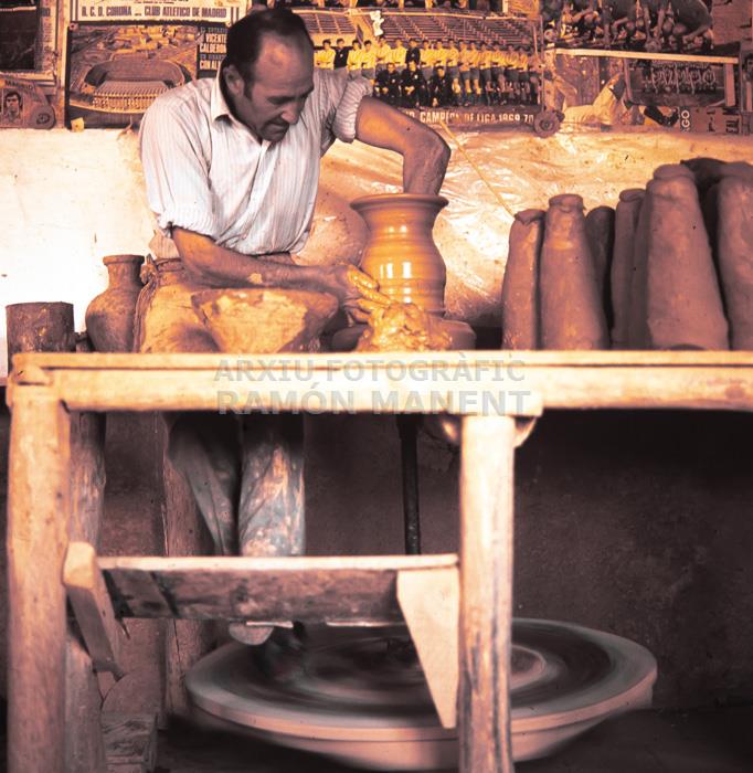 CERAMISTA PUENTE DEL ARZOBISPO 
ANYS 70