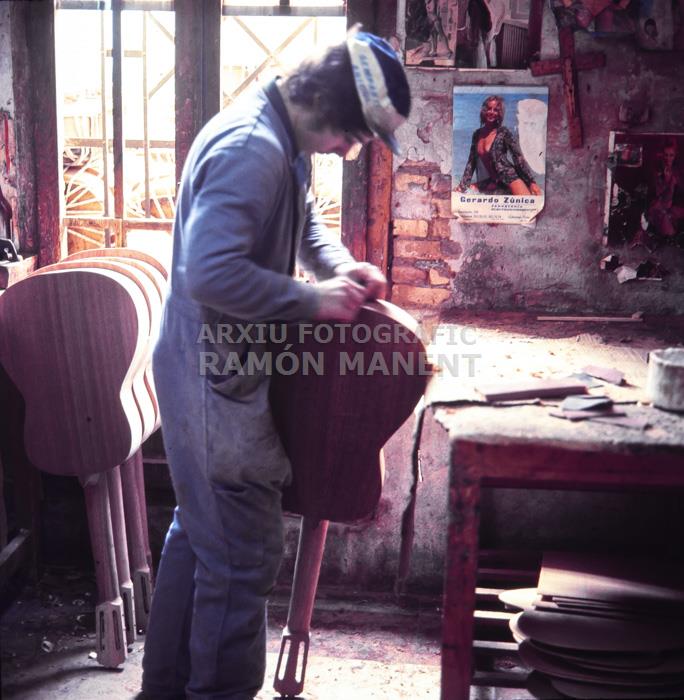 FABRICA DE GUITARRES VALENCIA 1977