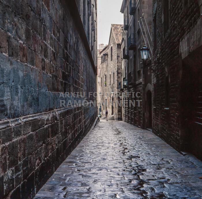 CARRER DELS COMTES I CASA DE LA PIA ALMOINA