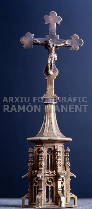 PINACLE AMB CREU 
M D B