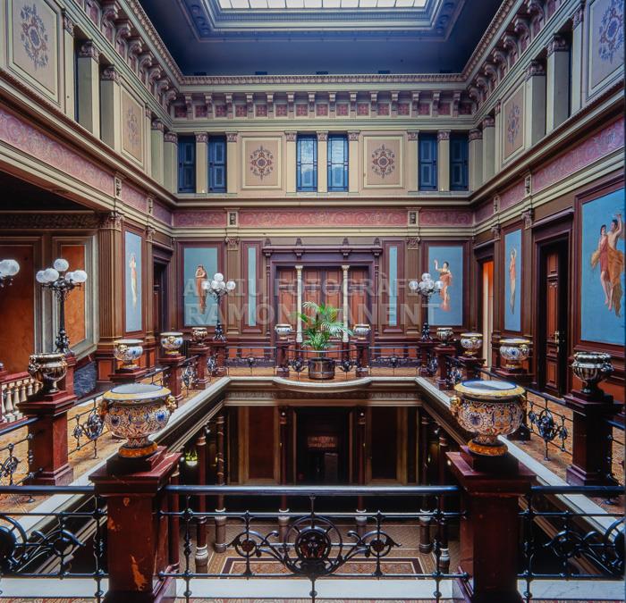 PALAUET CASADES PATI S XIX SEU COL LEGI D`ADVOCATS