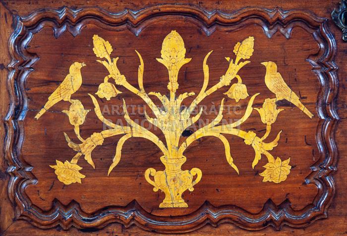 ARMARI INCRUSTACIONS S XVIII 
CASTELL DE PERELADA