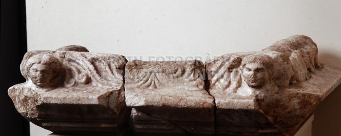 ALTAR DEDICAT A MITRA PROCEDENT DE CAN MODOLELL CABRERA 
MUSEU DE MATARO