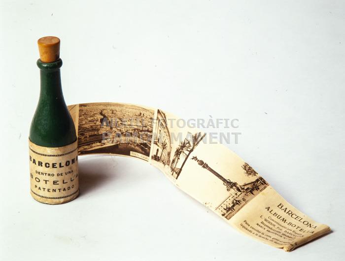 -BARCELONA DINS D´UNA BOTELLA-
C P