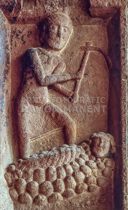 MONESTIR DE RIPOLL FAÇANA XII 
CAIN ENTERRANT AL SEU GERMÀ ABEL