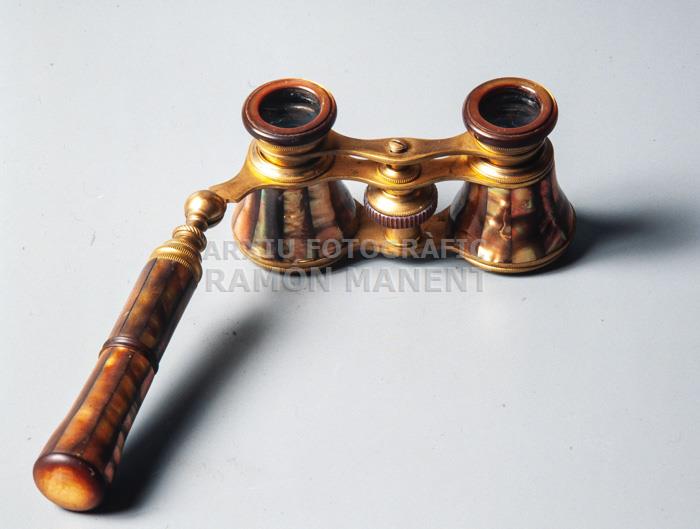 BINOCULARS DE NACAR 
C P