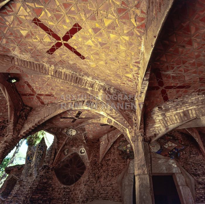 CRIPTA GÜELL 
COLONIA GÜELL