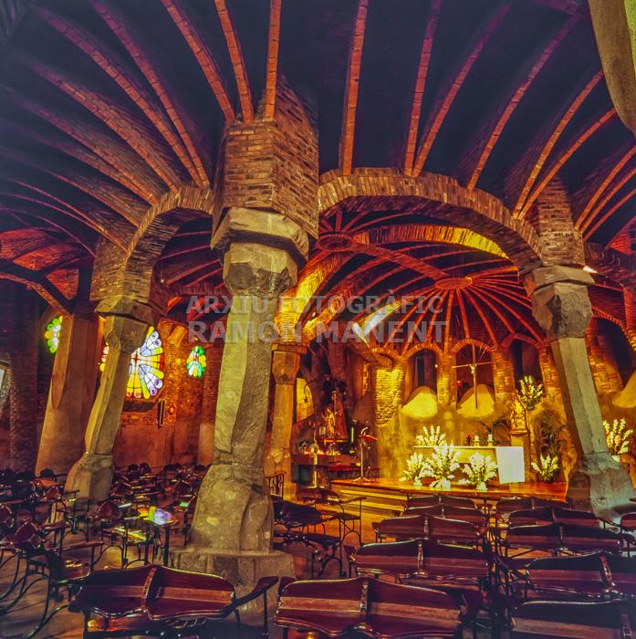 CRIPTA GÜELL 
COLONIA GÜELL