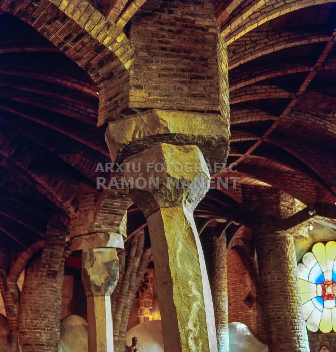 CRIPTA GÜELL 
COLONIA GÜELL