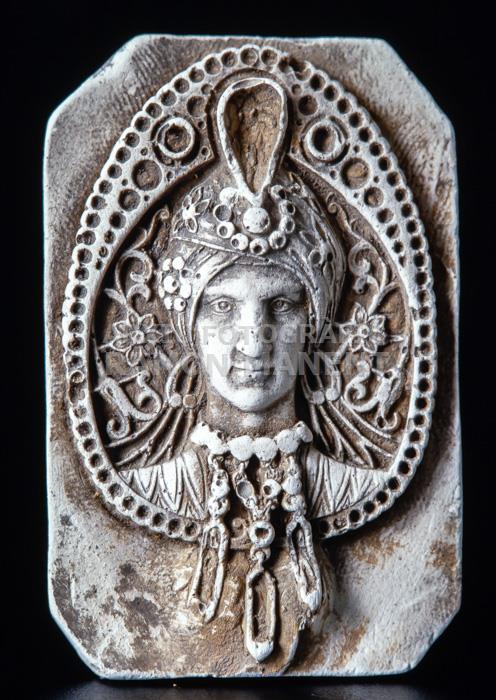 MOTLLE DE GUIX PENJOLL AMB FIGURA ORIENTAL 
C P