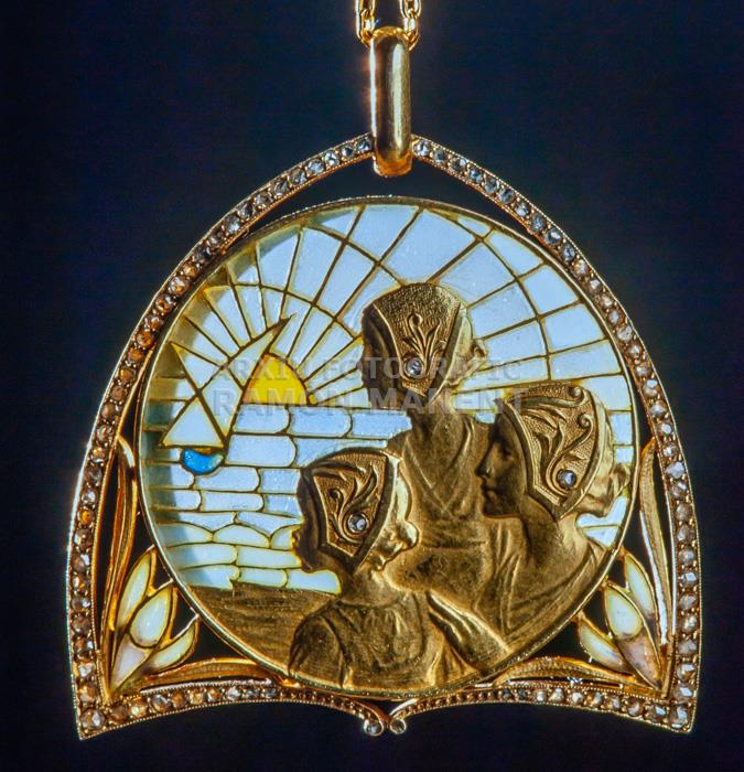 PENJOLL AMB HOLANDESES LL MASRIERA 
C P