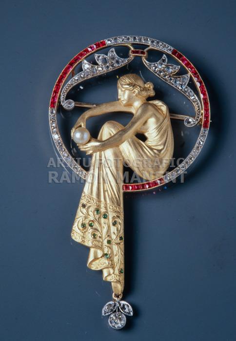 FERMALL/PENJOLL AMB NIMFA LLUIS MASRIERA 
C P