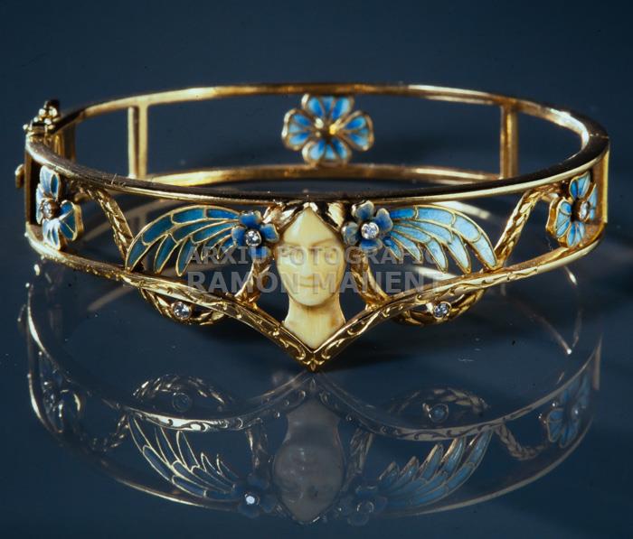 BRAÇALET AMB CAP FEMENI LLUIS MASRIERA 
C P