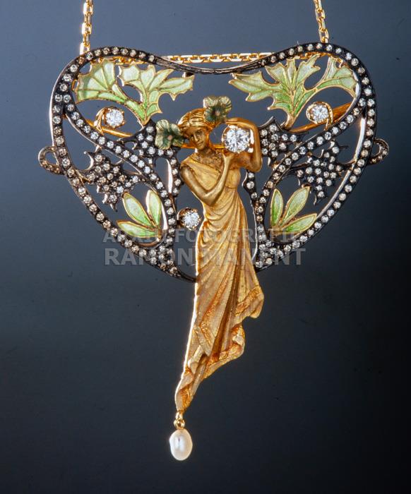 PENJOLL AMB FIGURA FEMENINA LLUIS MASRIERA 
C P