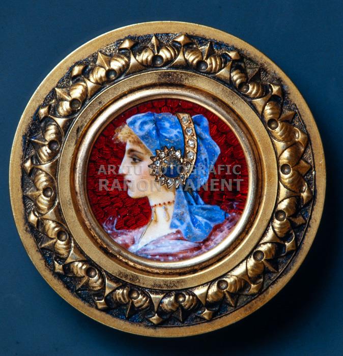 ESMALT AMB RETRAT FEMENI 
C P