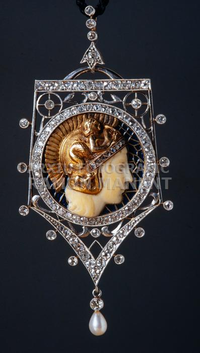 PENJOLL AMB GUERRER LLUIS MASRIERA 
C P