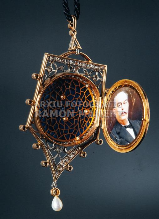 PENJOLL AMB ESMALT RECORDATORI LLUIS MASRIERA 
C P