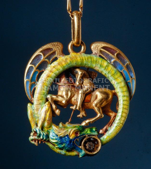 PENJOLL ST JORDI (REVERS) LL MASRIERA MODERNISME 
M N A C