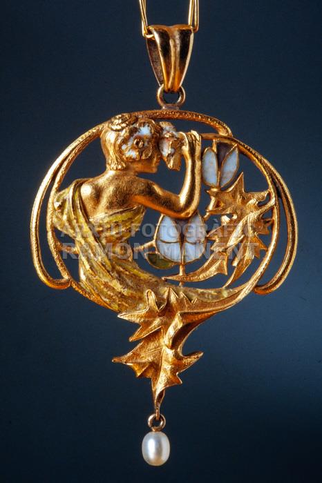 PENJOLL AMB FADA LLUIS MASRIERA 
C P