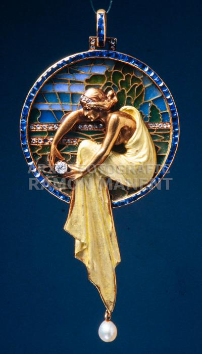 PENJOLL AMB NIMFA LLUIS MASRIERA 
C P