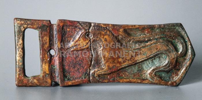 FIBULA VISAIGÒTICA DE CINTURÓ PROCEDENT DE CASTILTIERRA (SEGOVIA) 
M A C