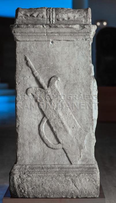 ARA ROMANA DEDICADA A SALUS PROCEDENT DEL TEMPLE DE CARTAGENA 
M A C