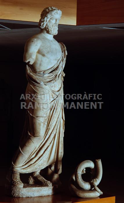 ESTATUA D´ASCLEIPOS DEU DE LA MEDICINA 
M A C