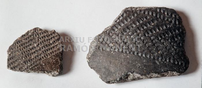 FRACMENTS DE CERÀMICA TIPO -CARDIUM- PROCEDENT DE LA COVA FREDA DE MONTSERRAT 
M A C